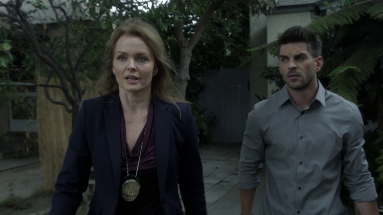 Fortune Cookie (2016) WEB-DL Hindi + English 720p x264 AVC DD 5.1 ESub.mkv.0003